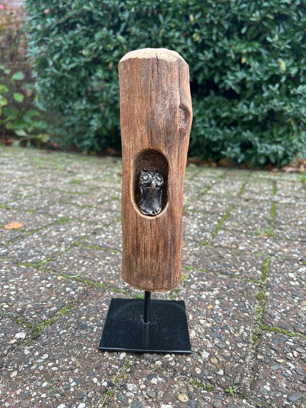 Hout met beeldje "Wachter van het Hout"