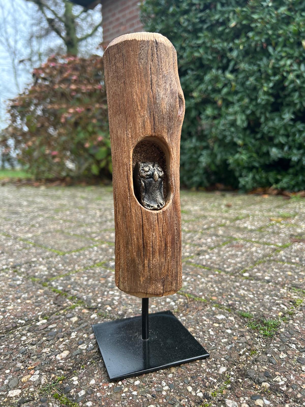 Hout met beeldje "Wachter van het Hout"