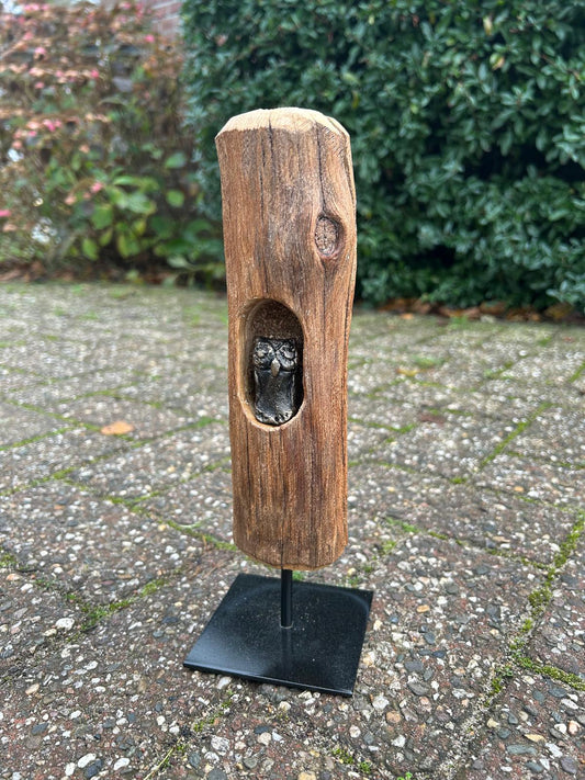 Hout met beeldje "Wachter van het Hout"