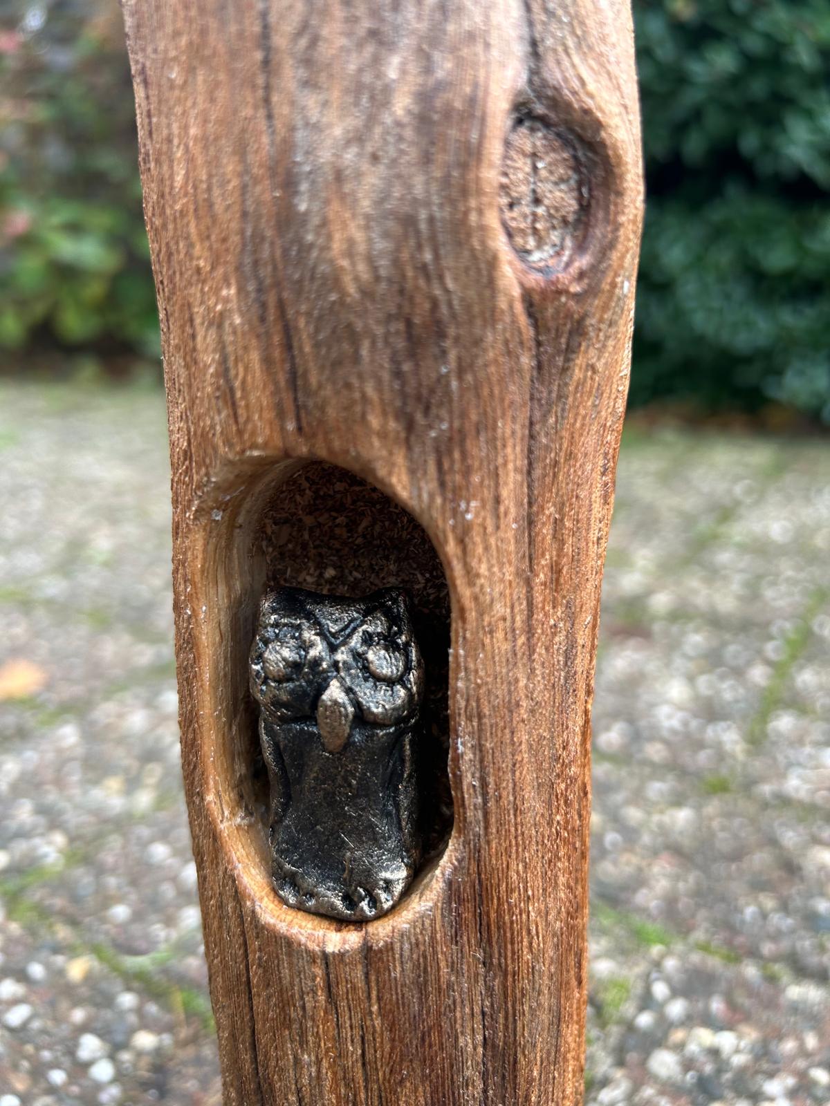 Hout met beeldje "Wachter van het Hout"